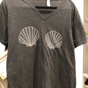 Thread Tank Stories You Can Wear tee T-shirt gray with shells size XL